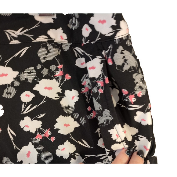 Izod Golf Skort Sz 10 Black Floral Mini Skirt Built-In Shorts Pockets Stretch - Picture 7 of 9